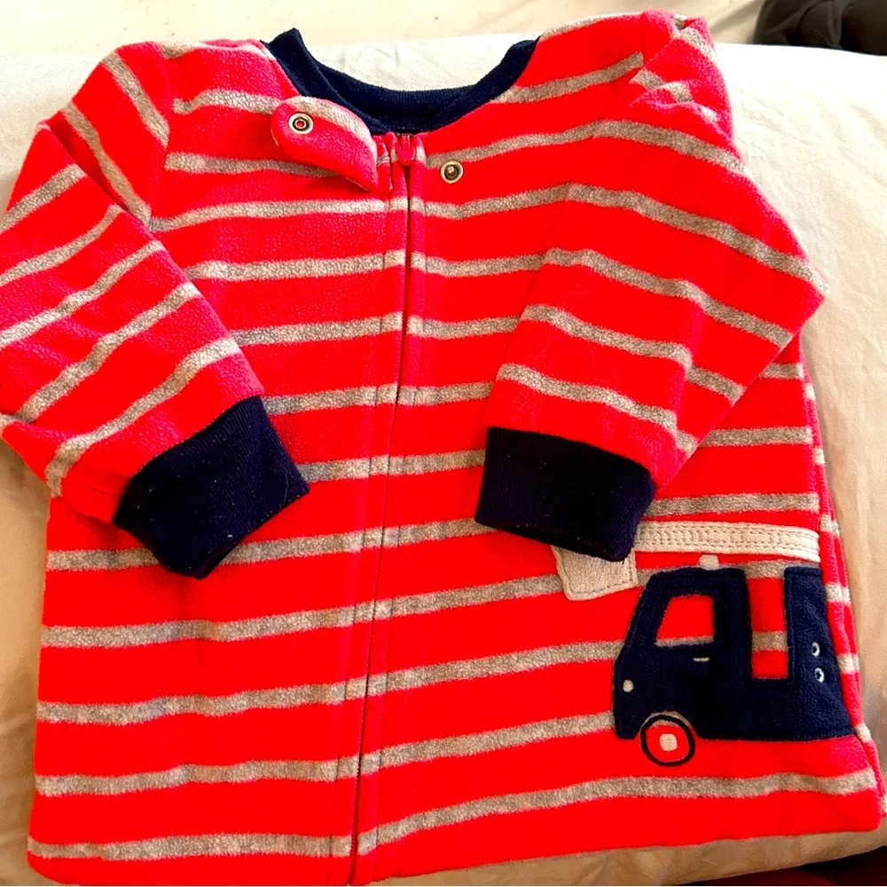 🇺🇸❄️👍GUC CARTER’s | 6 m| Unisex Baby Warm Sleeper footies Firefighters 🚒 - Picture 2 of 12